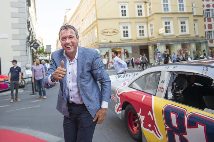... ein schneller Ehrengast (Fritz Strobl) ...