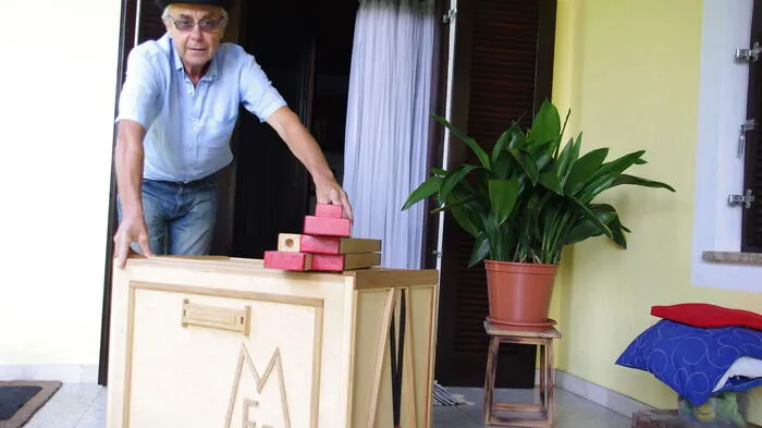 Am 23. Dezember kommt der 76-jährige Zauberer „Magic Eric“, der aus der ORF-Sendung „Die große Chance“ bekannt ist, ab 16 Uhr zur Magie-Show in den Freizeitclub Krendl in Södingberg 44. Für weihnachtliche Musik sorgt die Gruppe „acousticFEIA“. Natürlich schaut auch das Christkind selbst vorbei, das auf Wunsch mitgebrachte Packerl persönlich überreicht. Der Eintritt ist frei.
