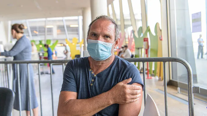 Johann Egger (59) beschreibt sich als Impfgegner, beugt sich aber den strenger werdenden Maßnahmen.