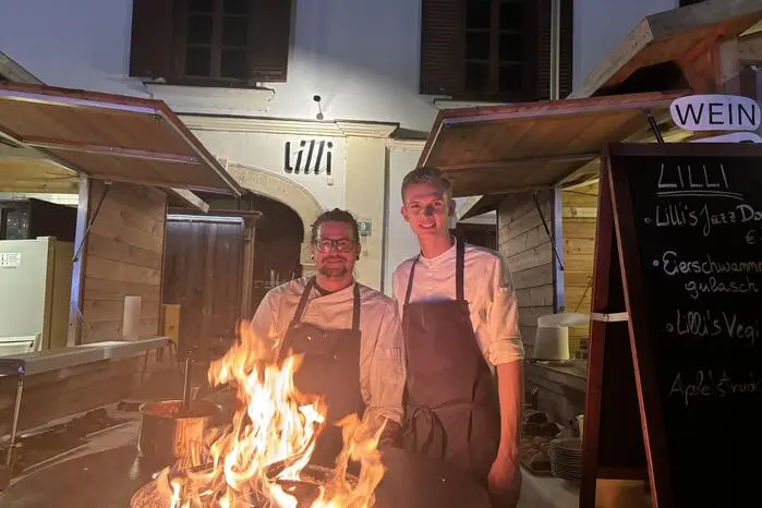 Kulinarisch wurden die Gäste an den Ständen von DeVin Gin, Lilli, Weingut Kapper und vielen weiteren regionalen Betrieben mit Köstlichkeiten verwöhnt