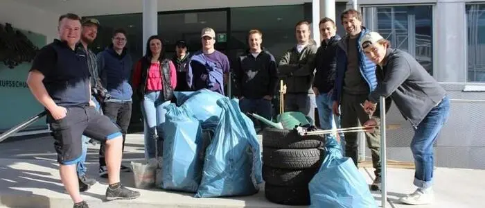 Lehrlinge der Fachberufsschule Lienz sammelten mehr als 360  Kilogramm Müll 