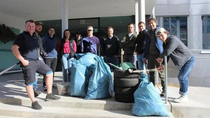 Lehrlinge der Fachberufsschule Lienz sammelten mehr als 360  Kilogramm Müll 