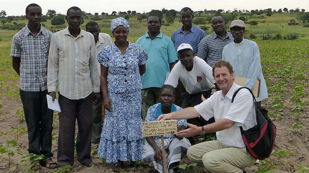 Guggenberger berät Bauern in Kenia