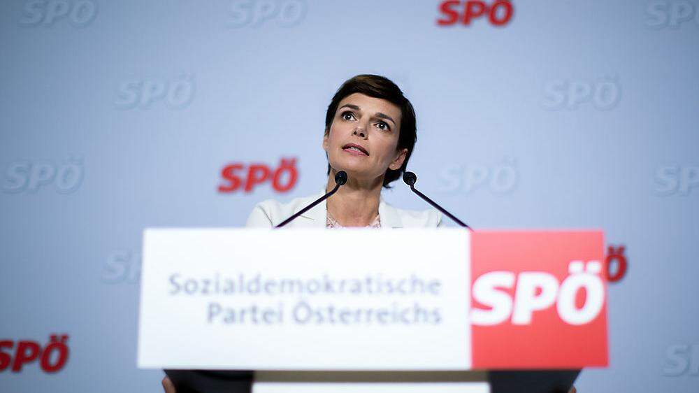 Pamela Rendi-Wagner ist designierte Parteichefin, noch vor der Abstimmung im Parteivorstand trat der  derzeitige stellvertretende Klubobmann Andreas Schieder in dieser Funktion zurück