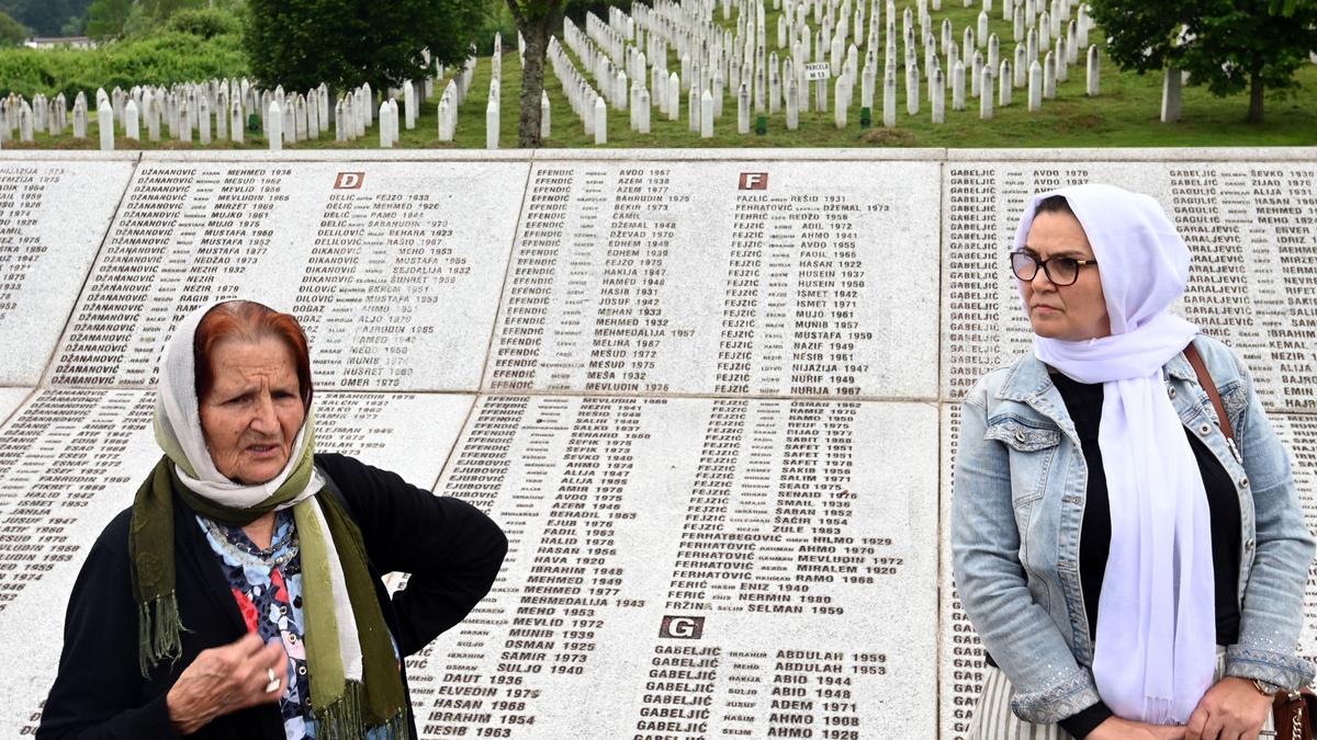 Srebrenica | Der Friedhof in Srebrenica-Potocari: Mehr als 8000 Bosniaken wurden bei dem Massaker ermordet