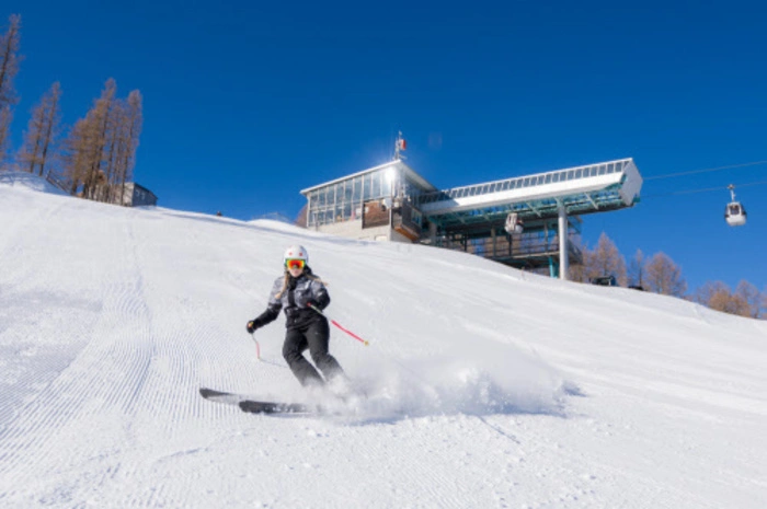 Wer die Ferienzeit mit seinen Liebsten auf der Piste genießen möchte, hat in Völkermarkt und im Lavanttal einige passende Möglichkeiten dazu. Auf 15 Pistenkilometern ist das Schneeerlebnis auf der Petzen für Groß und Klein gesichert. Auch auf der Koralm, der Weinebene und dem Klippitztörl kommen Wintersportbegeisterte ebenfalls voll und ganz auf ihre Kosten.