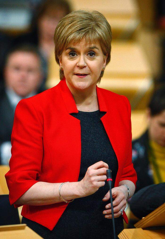 Schottlands SNP-Regierungschefin Nicola Sturgeon will Schottlands wechselvolle Geschichte per Referendum weg vom übermächtigen Stiefbruder England lenken. Boris Johnson führe das Königreich mit seinem Brexit-Kurs zum Abgrund