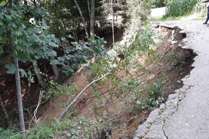 In Oedt ist die Straße abgerutscht
