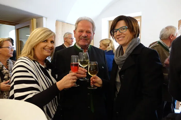 Gabriele Wallner, Pflegedienstleiterin des Rehabilationszentrum Aflenz, pensionierter Postenkommandant der Polizeiinspektion Thörl Franz Thaller und Claudia Miller, Verwaltungsleiterin des Rehabilationszentrum Aflenz (von links)