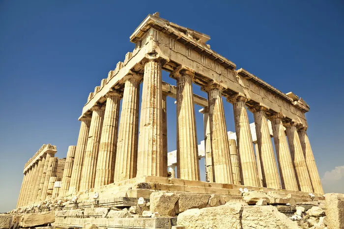 ... wie ein Vergleich mit dem Parthenon bzw. der Akropolis in Athen zeigt.
