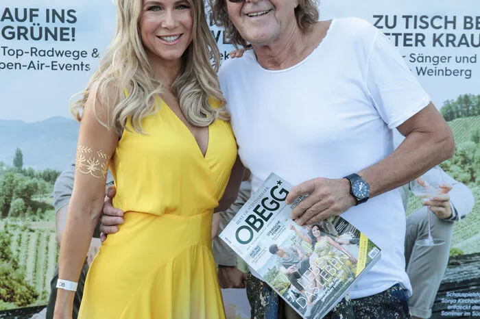 Zahlreiche Prominente folgten zum zweiten Jahr in Folge der Einladung zum Loisium meets Obegg Schlossbergfest in die Südsteiermark. Im Bild: Schlagerstar-Duo Simone Stelzer & Charly Brunner