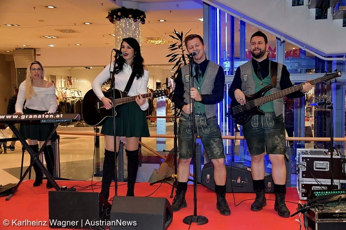 Am Samstag den 14. Dezember um 20 Uhr und am Sonntag den 15. Dezember 2019 um 15 Uhr gibt’s das schon zur Tradition gewordene Weihnachtskonzert in der MZH Ligist. Hier wird die neue CD nochmals vorgestellt.  