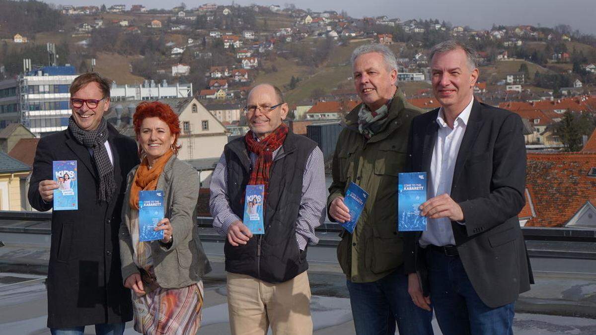 Erwin Eggenreich, Angela Kahr, Oswin Donnerer, Georg Köhler und Johann König stiegen zum 15-Jahr-Jubiläum auf das Dach des Kunsthauses