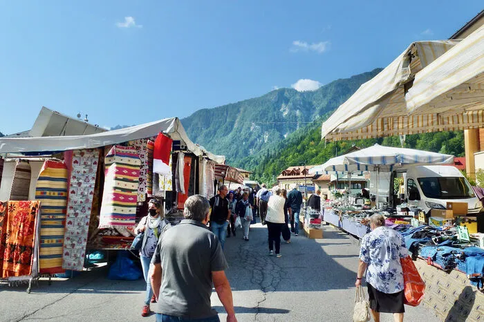 Bei Kaiserwetter schlenderten die Besucher durch den Markt. Klicken Sie sich durch die Bilder!