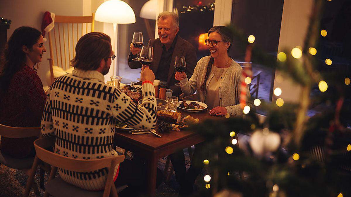 Treffen mit der Familie gehören zu Weihnachten für viele zum fixen Feiertagsprogramm. Mit ein paar Vorkehrungen kann man die Treffen sicherer gestalten