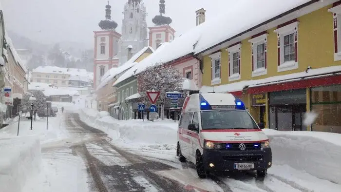Das Gesundheitszentrum in Mariazell schließt an Feiertagen und Wochenenden. Die Rettung ist künftig stundenlang bis zu den nächsten Spitälern in Bruck/Leoben oder Lilienfeld unterwegs – insbesondere im Winter