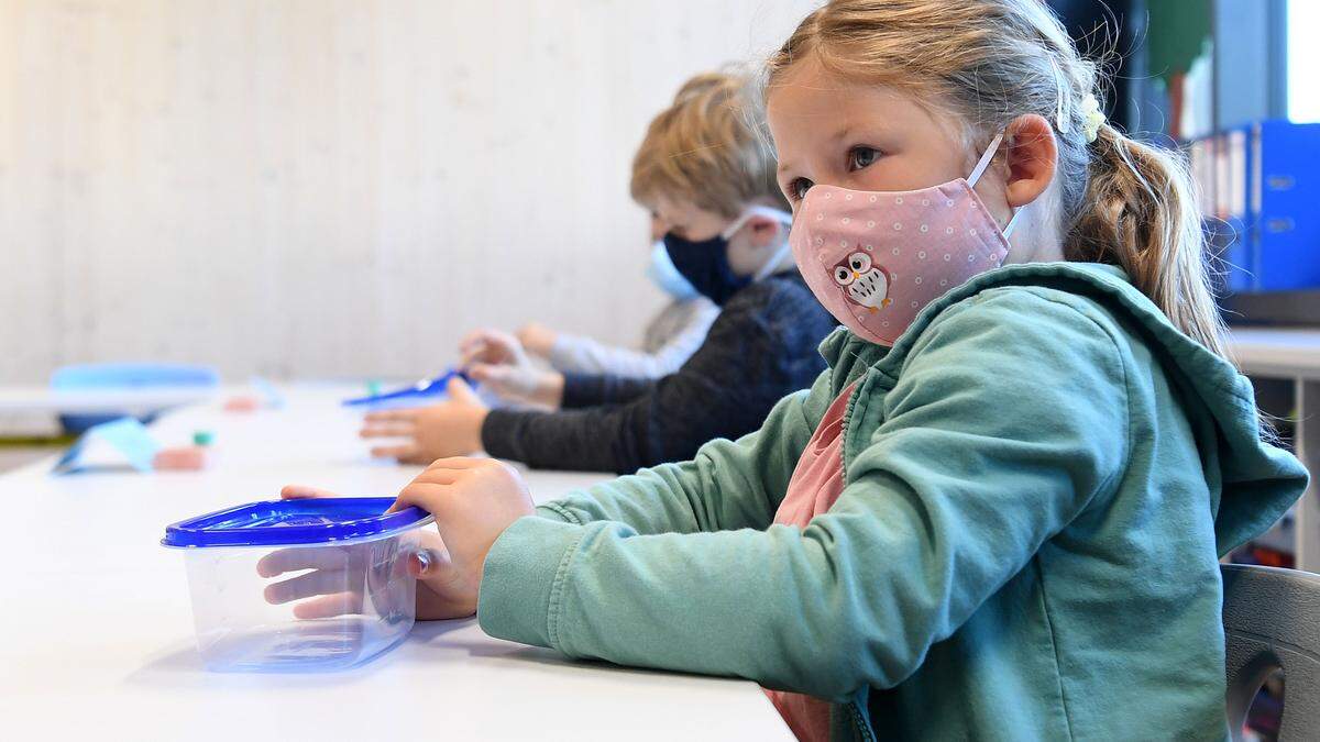 Seit Montag dürfen Volksschüler wieder in ihre Klassen, allerdings unter strengen Auflagen.