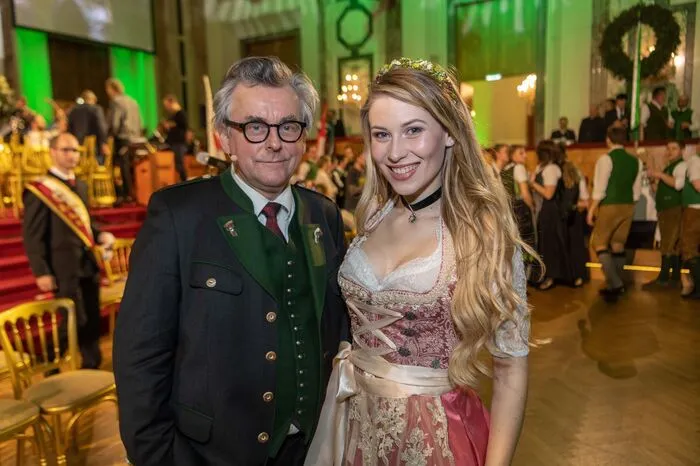 Miss Austria Larissa Robitschko (im Bild mit Johannes Silberschneider) tanzte bei der Polonaise mit