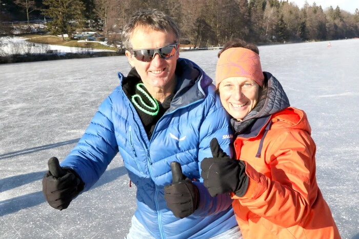 Beim Eislaufen gesichtet wurden unter anderen Snowboard-Ass-Mutter Ilse Schöffmann (rechts), Polizist Klaus Rindler sowie der neue Seegasthaus-Wirt Stephan Loibnegger.  