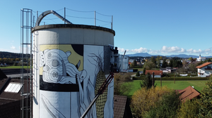 Gernot Passath und David Leitner gaben dem Hochsilo in Wünschendorf bei Gleisdorf Farbe