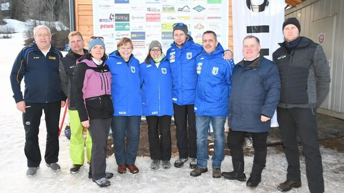 Während in Kitzbühel die Sportgrößen die Abfahrt auf der Streif absolvierten, sorgten in Schöder am Koarfeldlifthang Bambini bis zu den älteren Semestern für einen großen Skitag. 