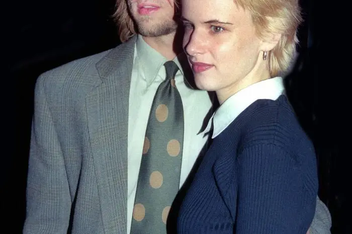 Seine erste öffentliche Beziehung führte Pitt Anfang der 1990er-Jahre mit Schauspielkollegin Juliette Lewis („Cape Fear“).