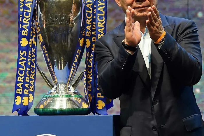 Nach Angaben des britischen Senders BBC soll sich der aus Thailand stammende Milliardär Vichai Srivaddhanaprabha an Bord befunden haben.