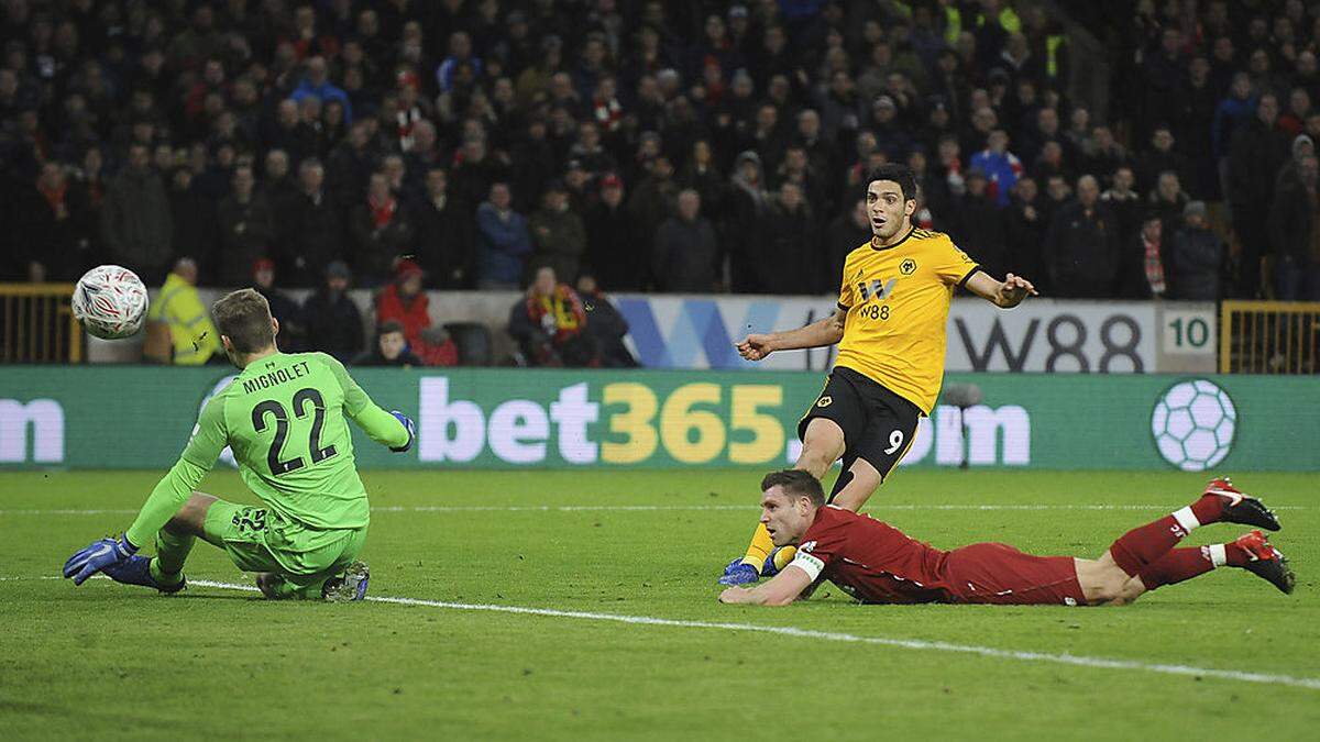 Raul Jimenez trifft zum 1:0, James Milner hat das Nachsehen