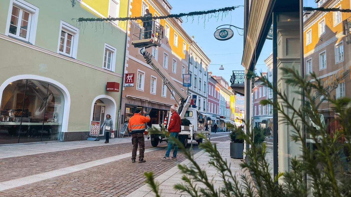 Die Lienzer Innenstadt rüstet sich bereits für das Weihnachtsgeschäft 2023