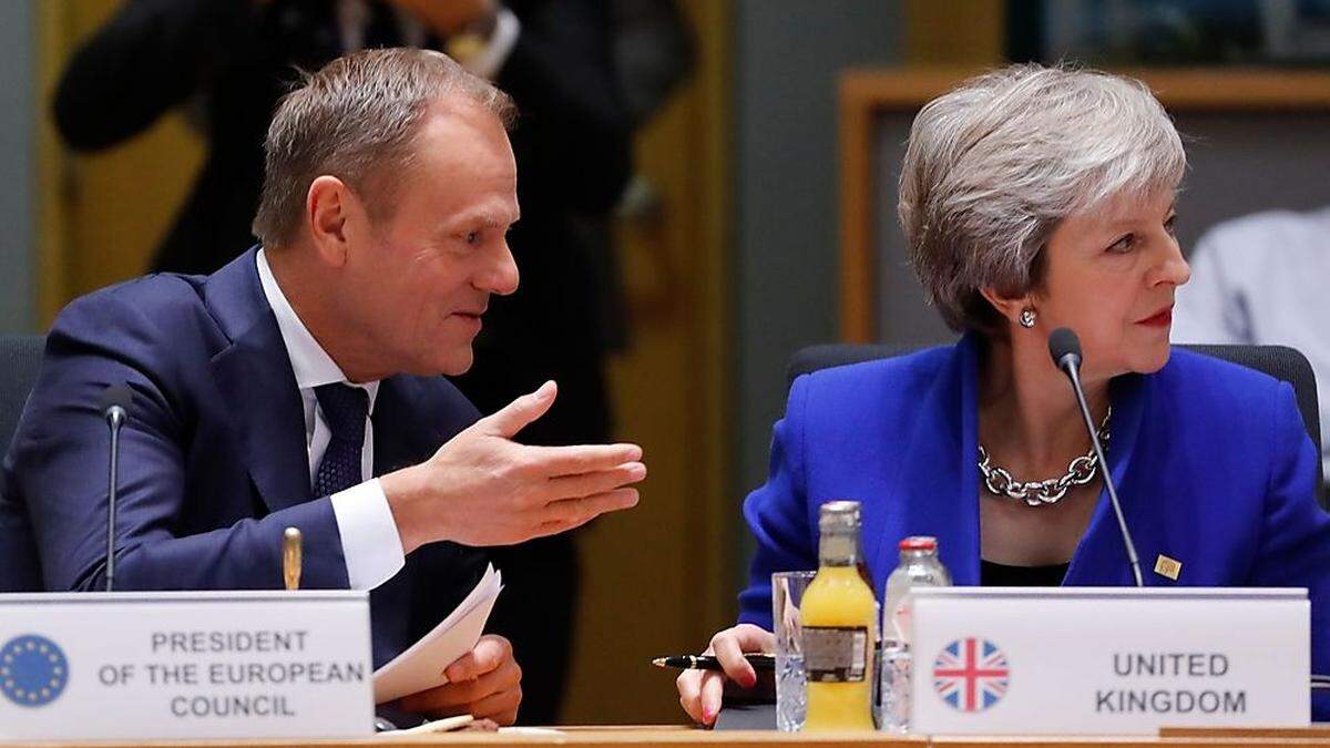 Donald Tusk und Theresa May am Sonntag in Brüssel 