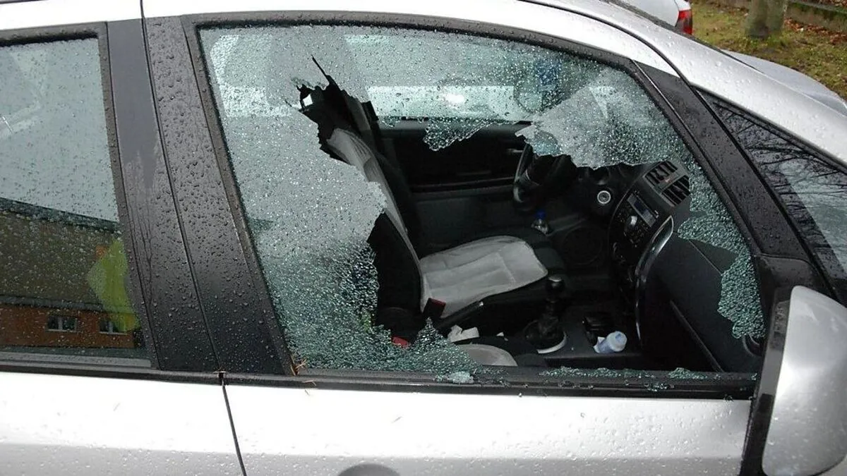 Von jenen Tätern, die Ende November in Arnoldstein 19 Fahrzeuge beschädigt haben, fehlt weiterhin jede Spur