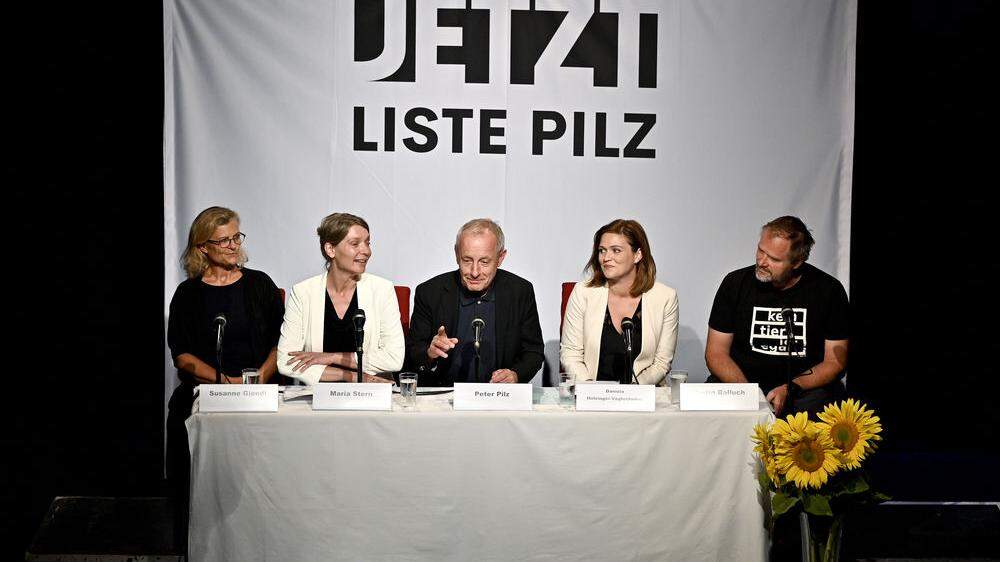 Peter Pilz und seine Kandidatin: Juristin Susanne Giendl, Maria Stern, Daniela Holzinger und Martin Balluch.