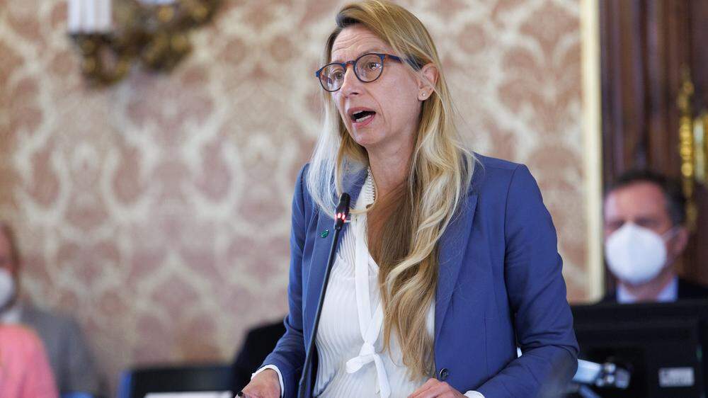 Gesundheitslandesrätin Juliane Bogner-Strauß steht schwer unter Beschuss