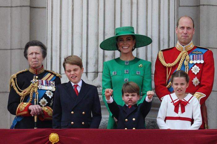 Prinz Louis sorgte am Balkon des Buckingham Palace für heitere Stimmung