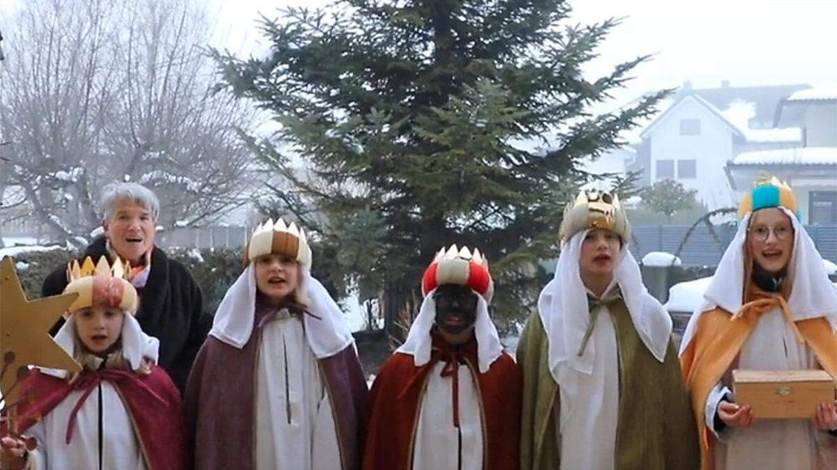 Die Sternsinger der Pfarre St. Nikolai singen in einem Video