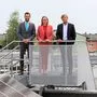 Betriebsbesuch bei Fleischmann & Petschnig: Sebastian Schuschnig, Margarete Schramböck und Otmar Petschnig