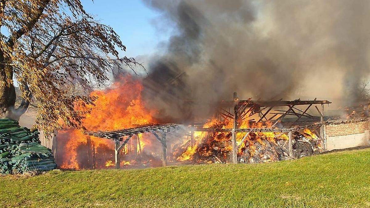 Die Rauchsäule war kilometerweit zu sehen