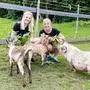 Tierischer Spaß mit Kathi (links) und Anna Truppe
