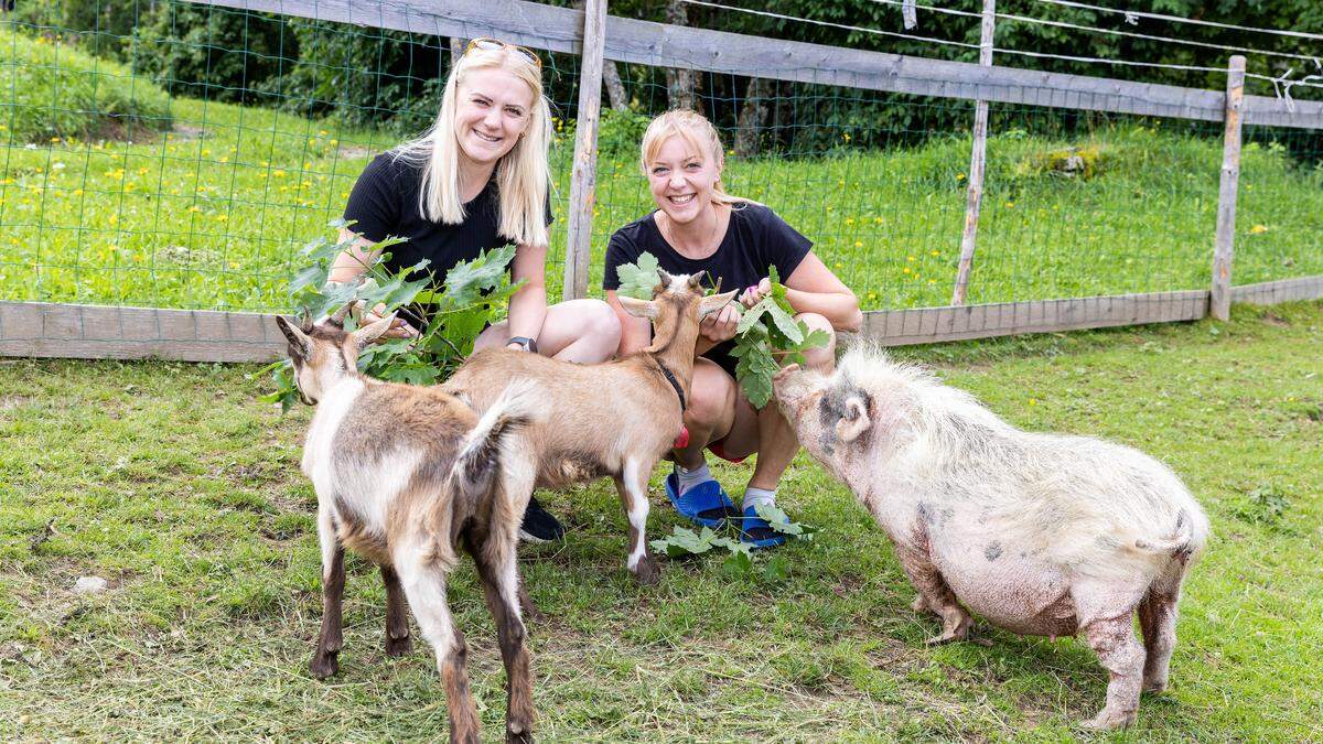 Tierischer Spaß mit Kathi (links) und Anna Truppe