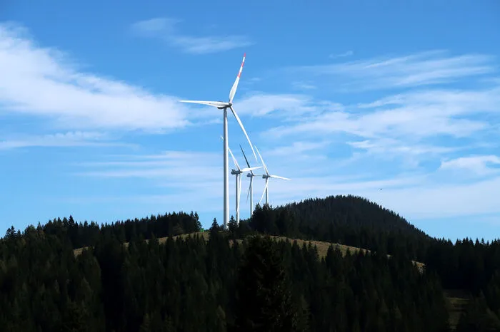 So würden die Windräder am Hubereck von der Größe her aussehen. Die Bilder stammen vom Windpark Freiländeralm.