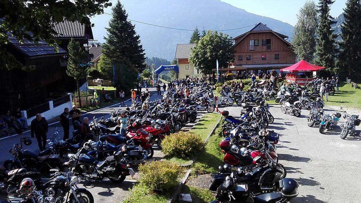 Der Kaninger Dorfplatz funkelte vor lauter Chrom