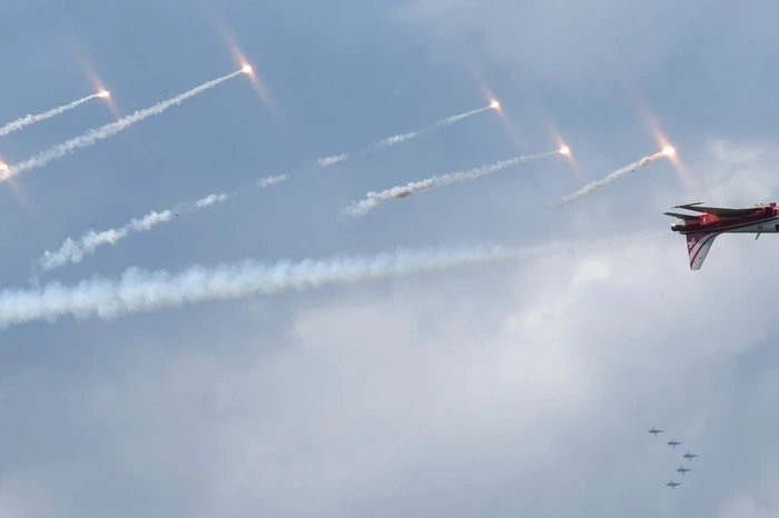Bild zeigt Flugzeug, Flieger, Patrouille Suisse,