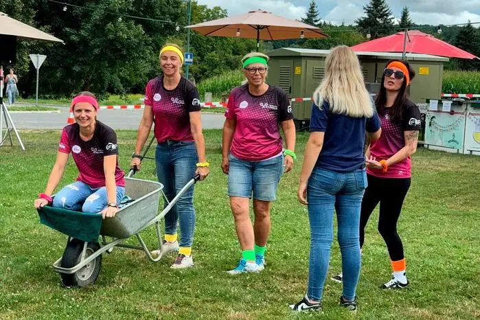 Zehn Gruppen stellten ihr Können bei der lustigen Bauernolympiade dar.