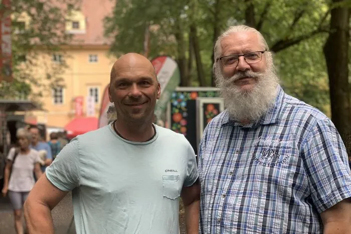 Im klassisch-mittelalterlichen Ambiente der Parkanlage Schloss Liechtenstein konnten Gäste des Festivals von Freitag bis Sonntag von Stand zu Stand schlendern und sich durch eine Bandbreite von über 200 internationaler Speisen kosten.