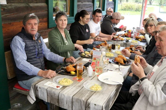 Und es sind nicht nur Gäste aus der Bezirkshauptstadt, die man in der schmucken Gaststätte antrifft. 
