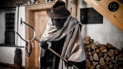 die pechtra bab kommt um sich würste zu holen