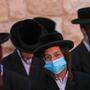 In den Vierteln von strengreligiösen Israelis breitet sich das Virus besonder stark aus 