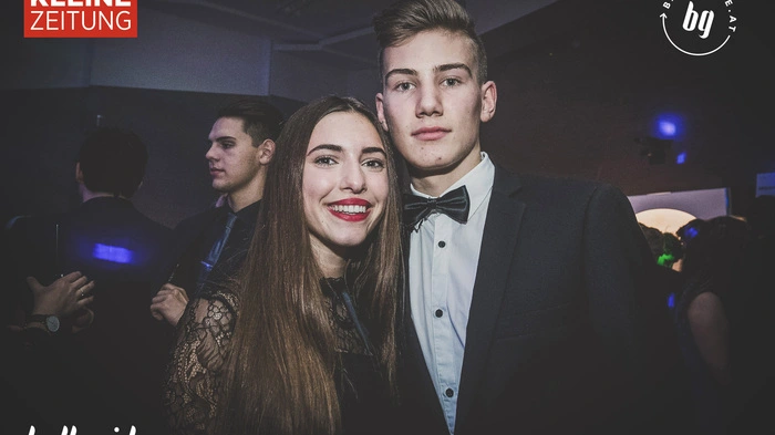 Hunderte begeisterte Balltiger amüsierten sich beim Maturaball des BG/BRG Kirchengasse im Grazer Congress prächtig. Unter dem Motto SKYBALL - LIZENZ ZUM ABSCH(L)USS wurde im festlichen Ambiente ausgiebig gefeiert. Hier gibt's die schönsten Bilder.