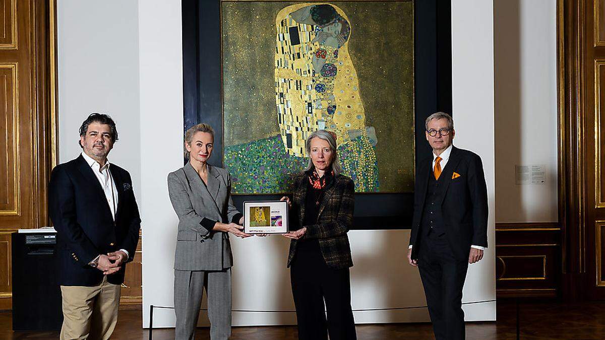 Das Team vom Belvedere vor dem Klimt-Gemälde