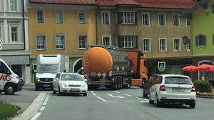 Die Belastung durch Schwer- und Pkw-Verkehr droht in Greifenburg noch lange zu bleiben